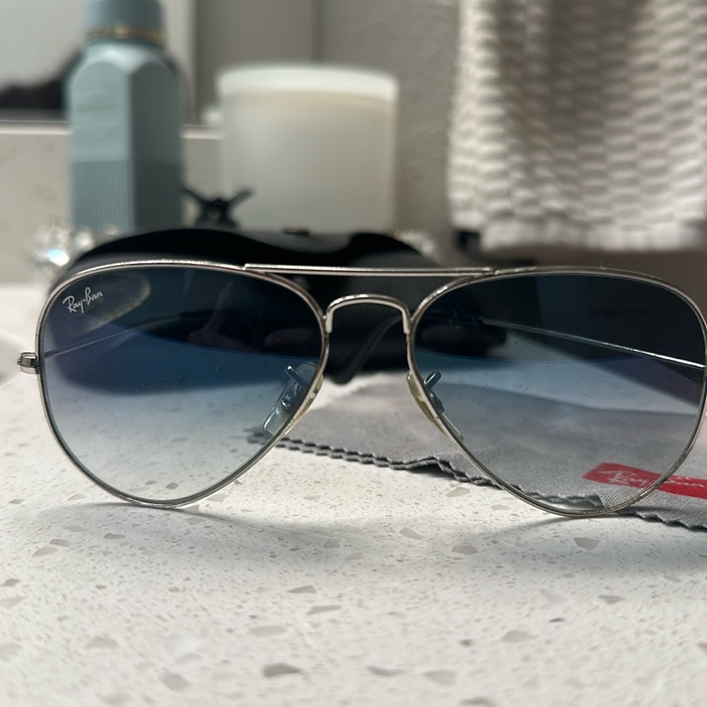 LIGHT BLUE AND SILVER RAY BAN SUNGLASSES